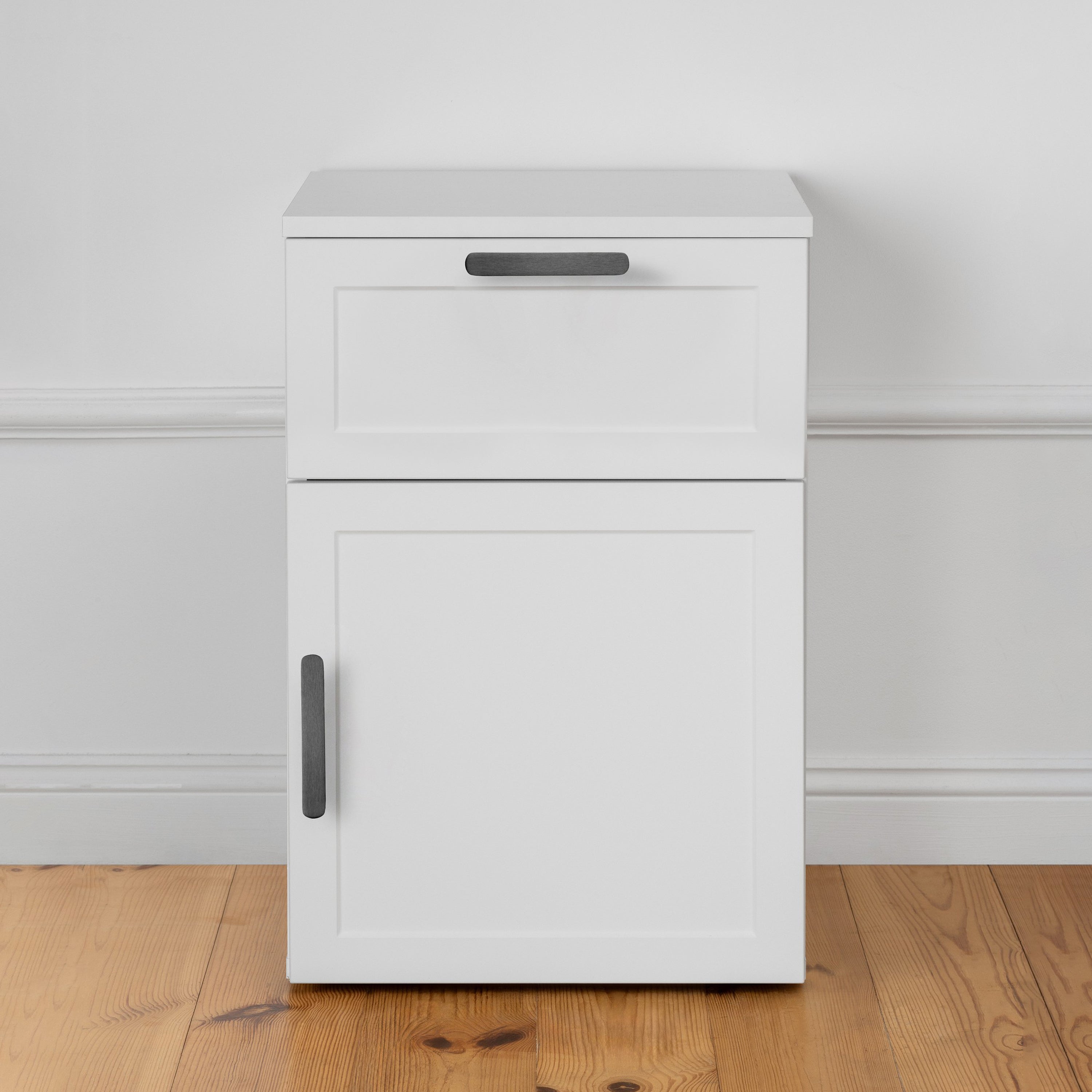PORTO BEDSIDE TABLE - WHITE - HAMPTONS - OVAL BLACK