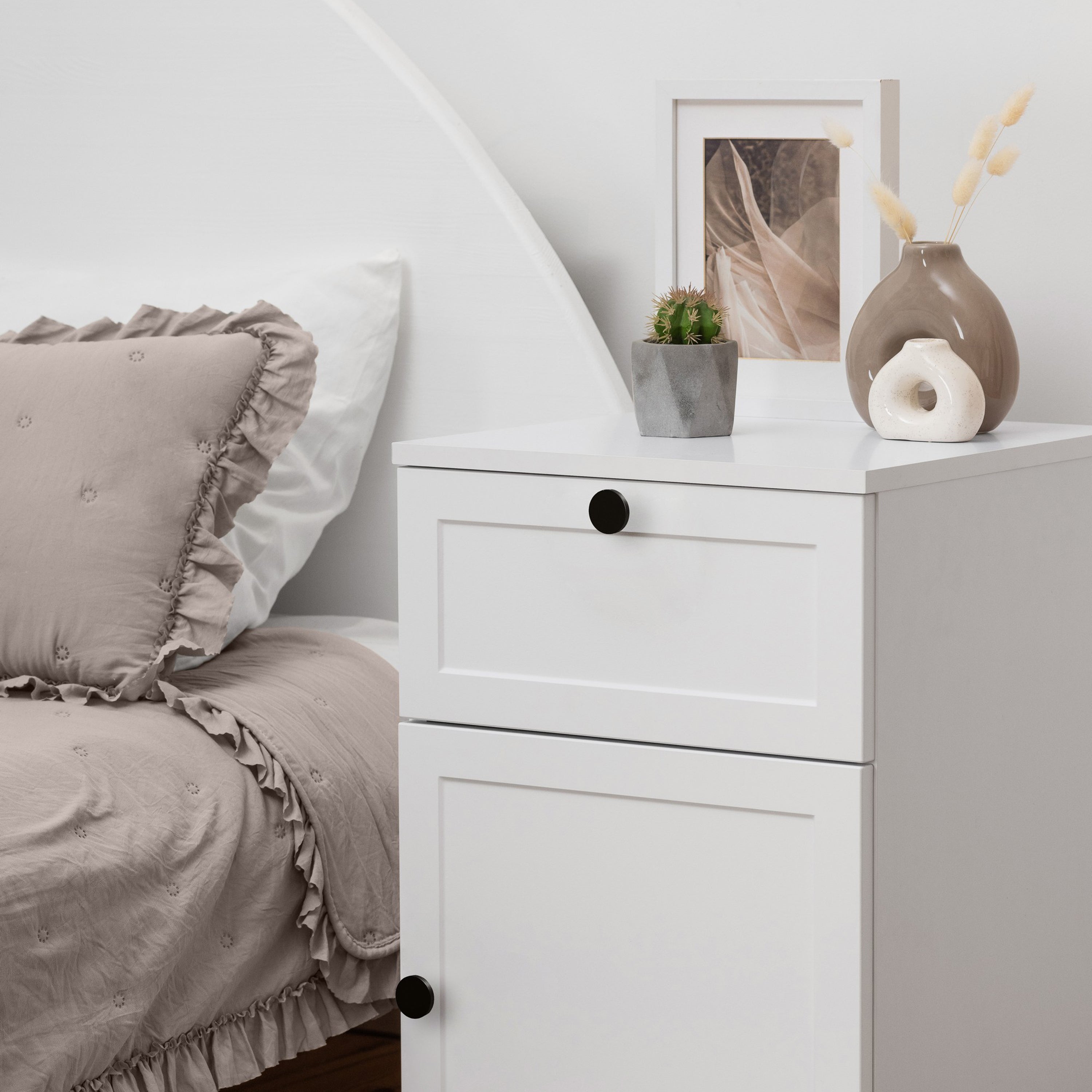 PORTO BEDSIDE TABLE - WHITE - HAMPTONS - ROUND BLACK
