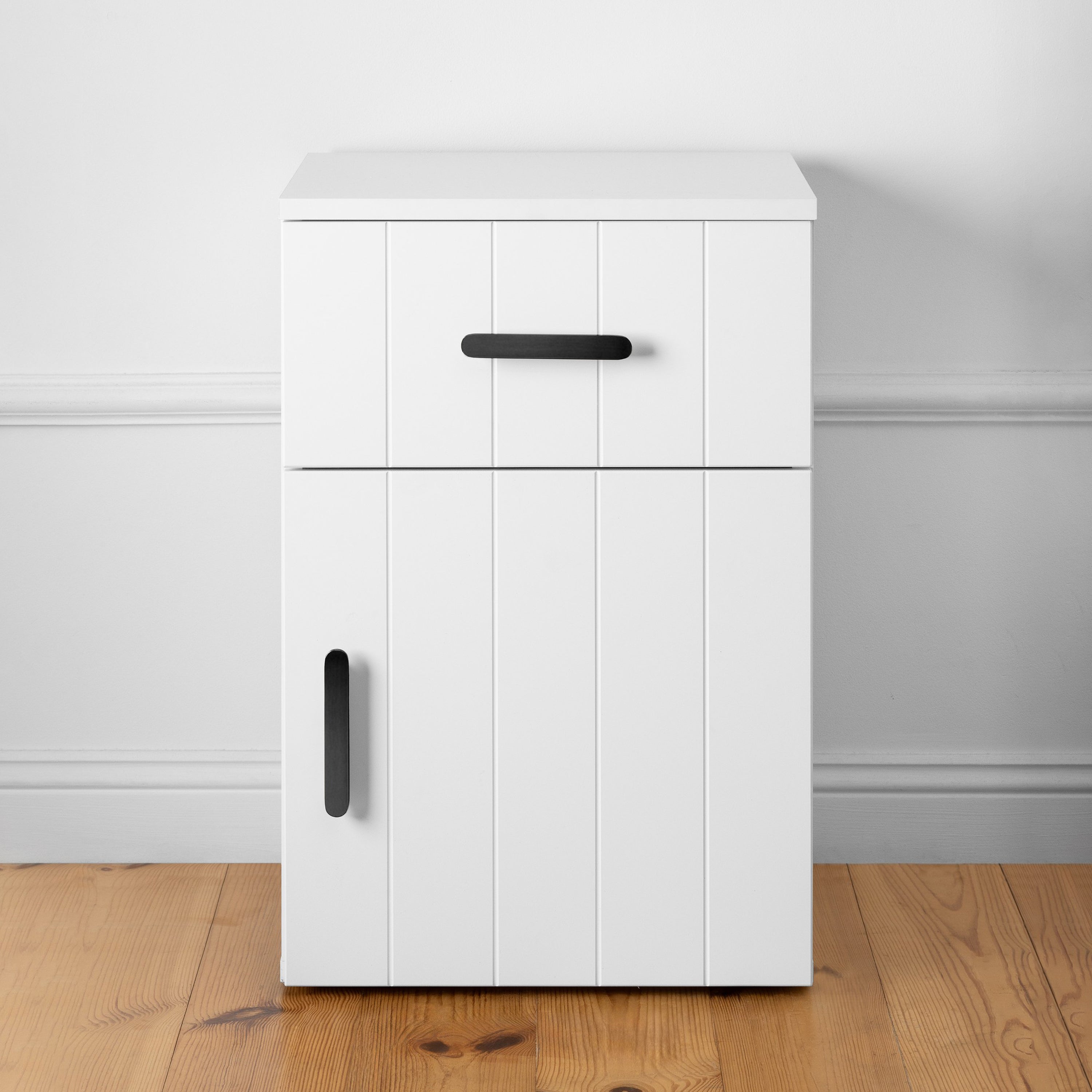 PORTO BEDSIDE TABLE - WHITE - VJ PANEL - OVAL BLACK